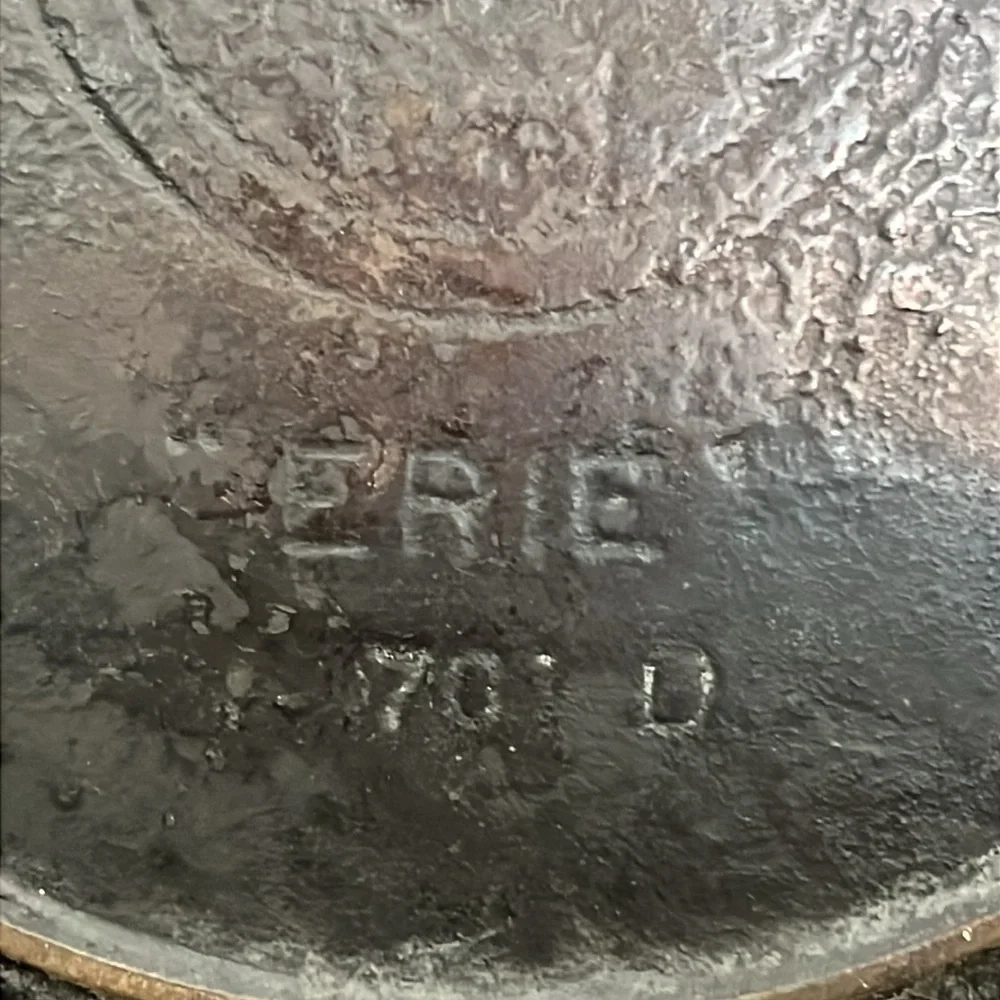 Vintage Griswold cast iron skillet Erie 70 D